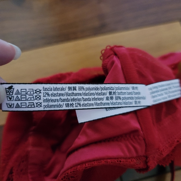 Victoria's Secrets Red Lace Bralette, Size Medium - Picture 10 of 10